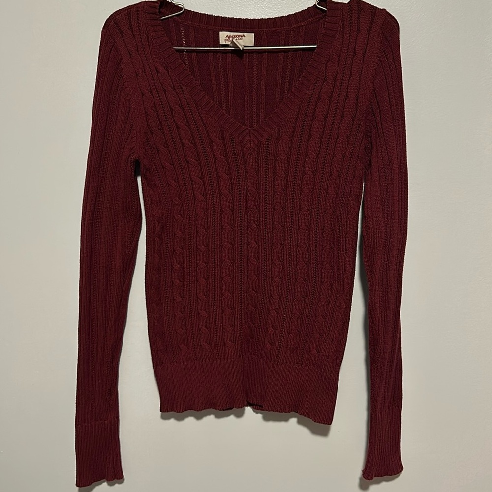 Cable knit v-cut top